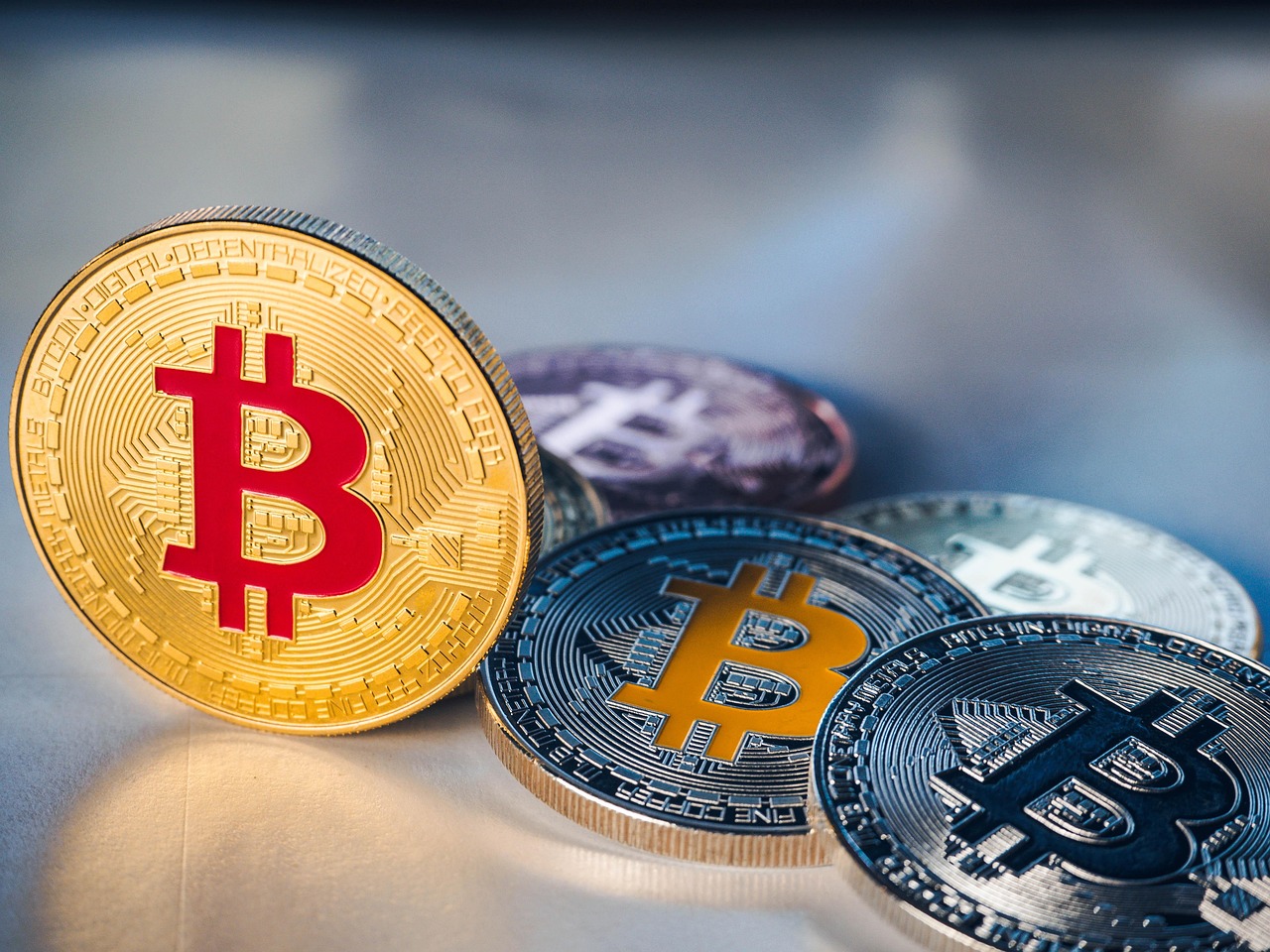 黄金再飙新高！数据：比特币通常在100~150天内跟进拉涨